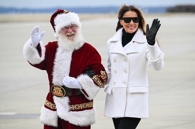 Melania Trump rozdaje dzieciom świąteczne prezenty fot. Julia Demaree Nikhinson/Associated Press/East News
