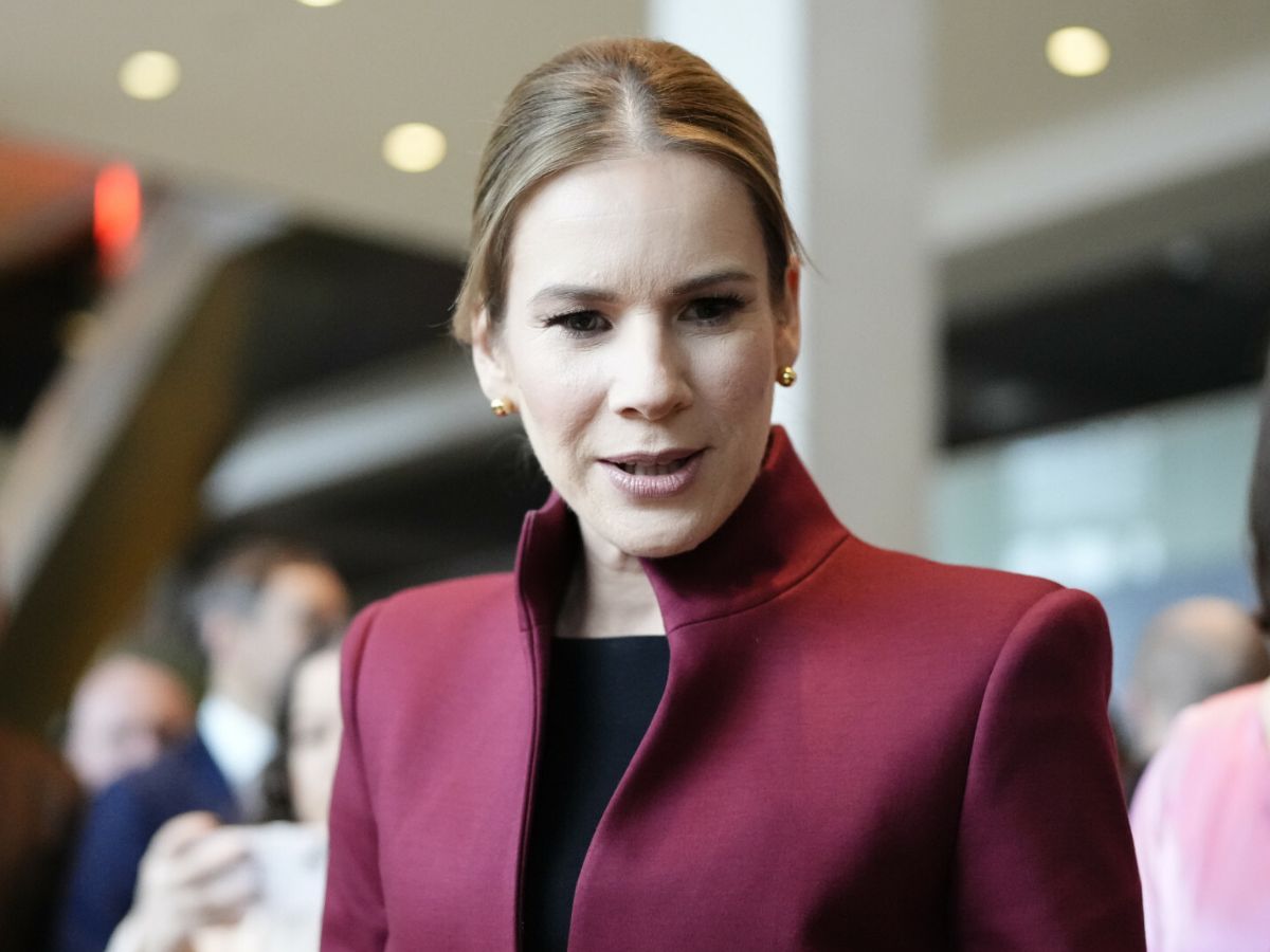 Marta Nawrocka wystawiła sukienkę na licytację. Kwota już jest zawrotna, a to jeszcze nie koniec