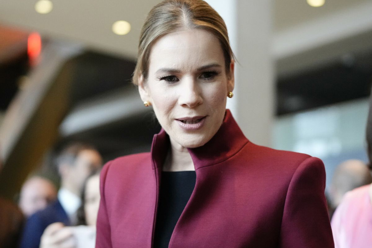 Marta Nawrocka wystawiła sukienkę na licytację. Kwota już jest zawrotna, a to jeszcze nie koniec