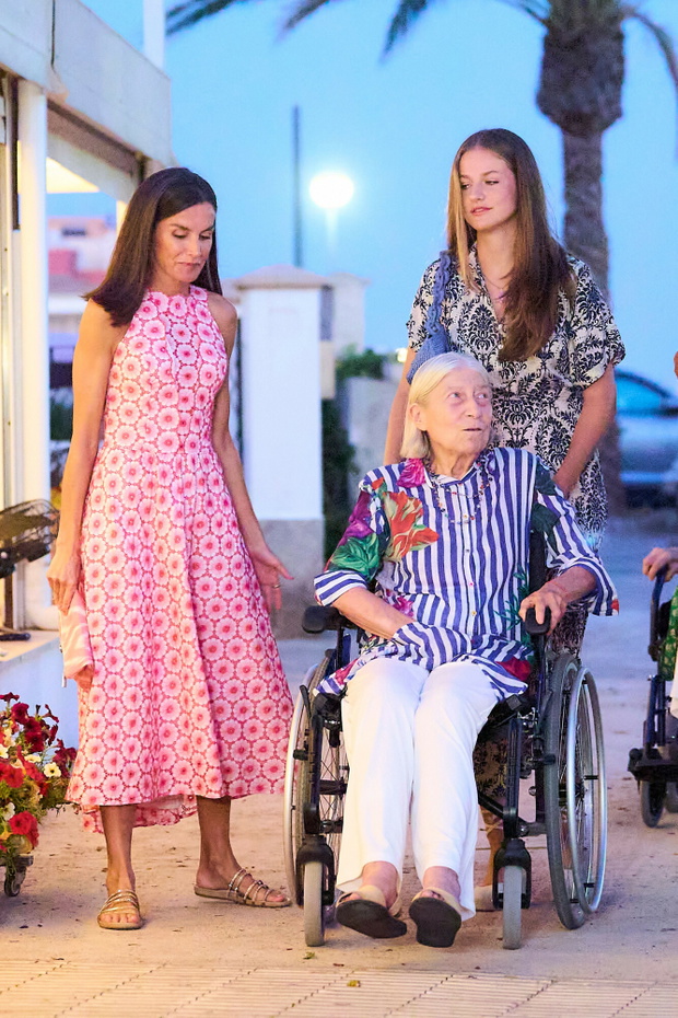 Tatiana Radziwiłł i hiszpańska rodzina królewska w restauracji