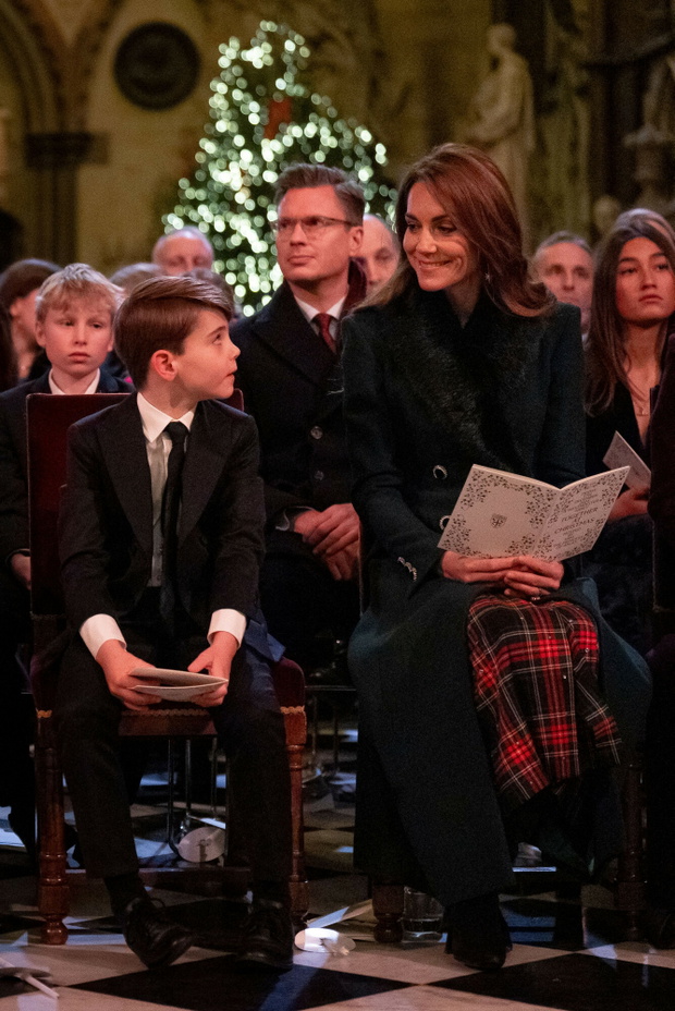 Księżna Kate i Charlotte razem na scenie. Występ wywołał poruszenie
