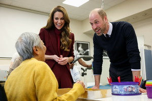 Księżna Kate i książe William wrócili do obowiązków po świątecznej przerwie. Zjawiskowy garnitur księżnej przyciąga wzrok