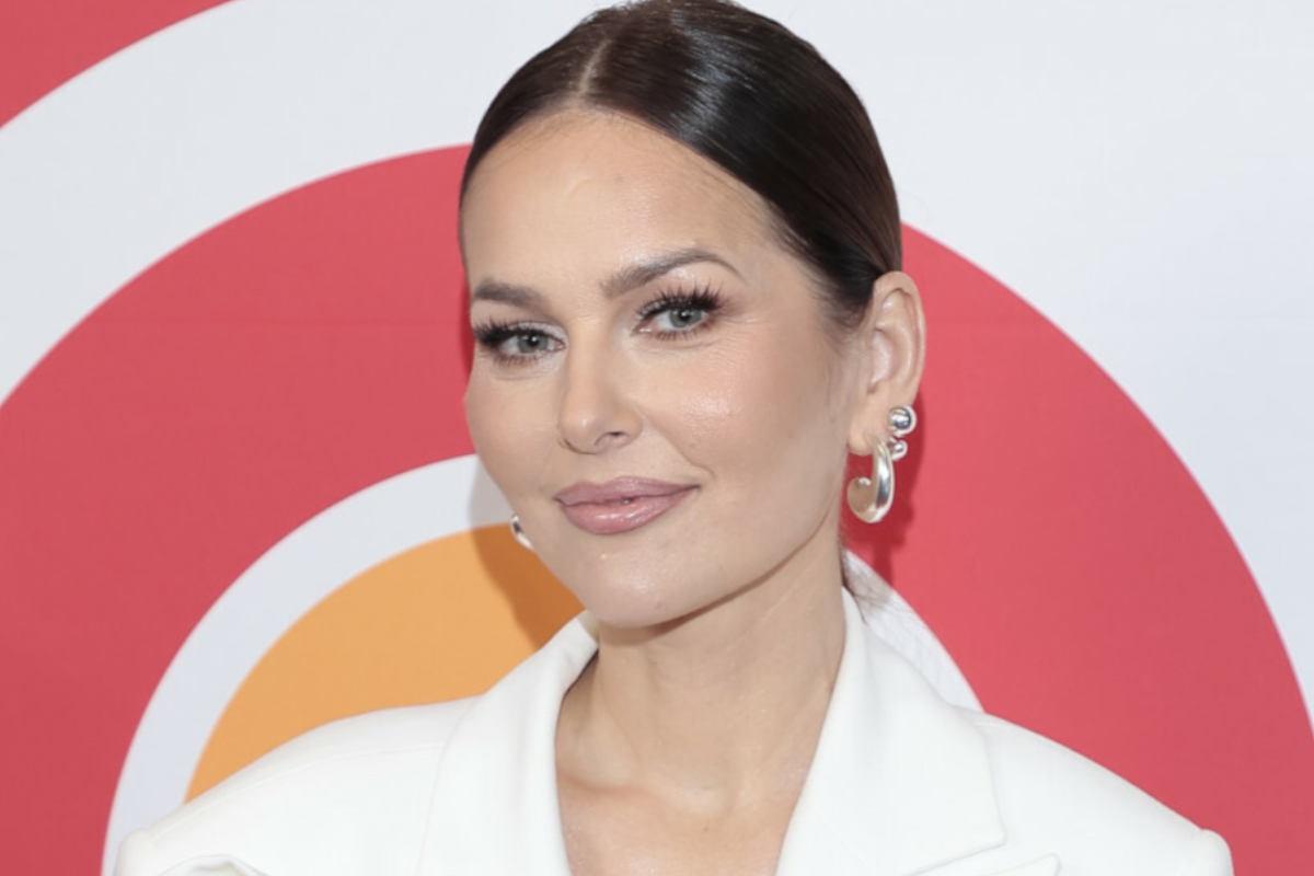 Bluzki typu "Pink Rose Blooms" będą hitem wiosny 2026. Paulina Sykut już lansuje ten trend