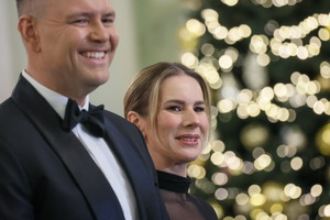 Nawroccy zaskoczyli mieszkańców Maciejowic. Zdjęcia z niespodziewanej wizyty obiegły sieć
