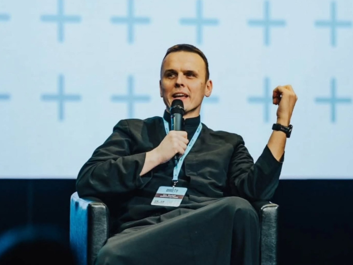 Ksiądz wystąpi w hicie TVN. Będzie grać rolę "zdrajcy"?