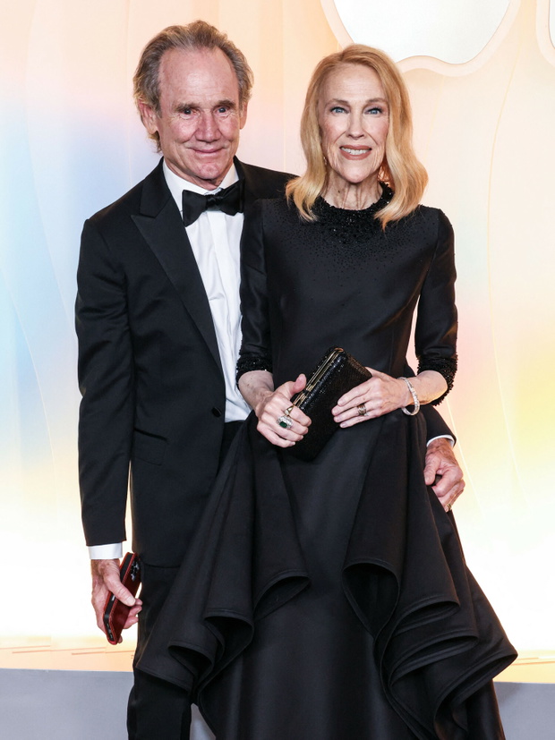 Bo Welch i Catherine O'Hara na Emmy 2025
