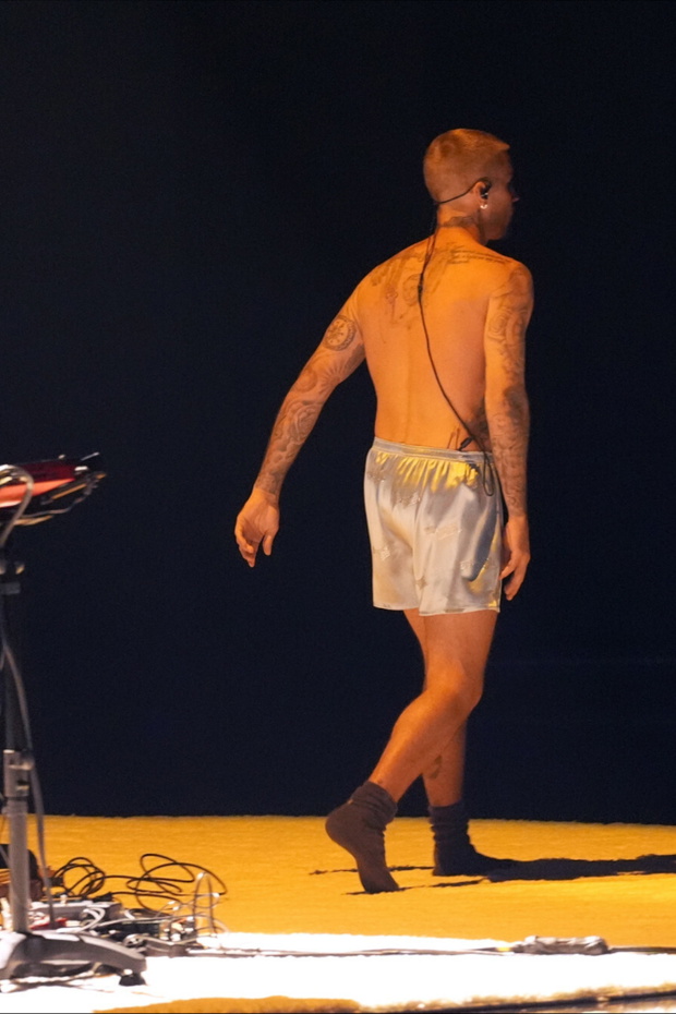 Justin Bieber prezentuje nowy tatuaż z Hailey Bieber na Grammy 2026