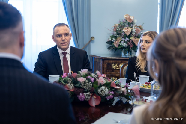 Dawno niewidziana siostra Nawrockiego na spotkaniu z Dodą. Znamy powód