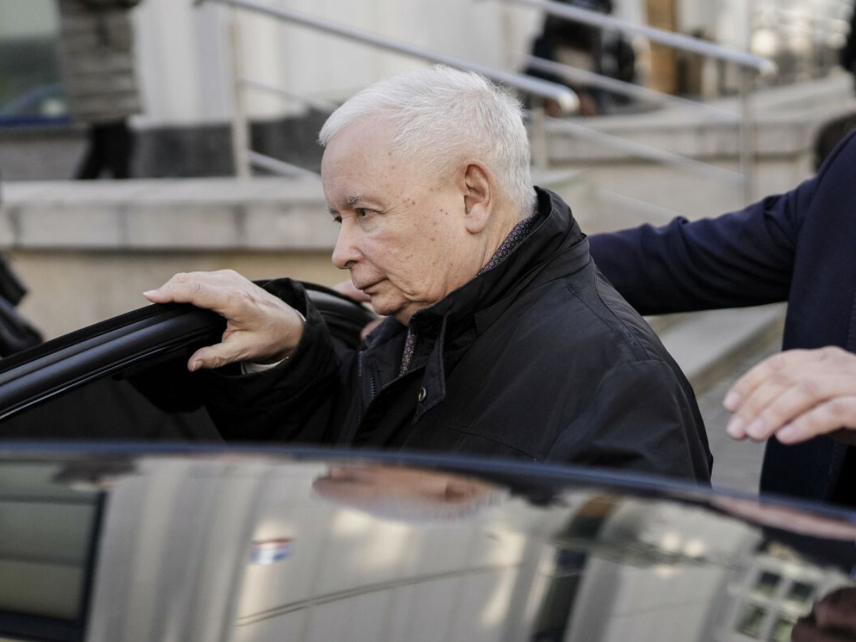Jarosław Kaczyński opuścił szpital. Co dalej z jego zdrowiem?
