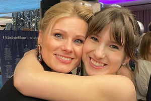 Anna Głogowska pochwaliła się zdjęciami ze studniówki córki! Julia Gąsowska olśniła kreacją