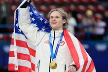 Ila Malinin zdobył złoto na igrzyskach olimpijskich. Medal oddał kotce