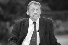 Zamieszanie wokół pogrzebu Edwarda Linde-Lubaszenki. Trwa dyskusja