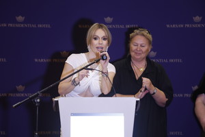 Aukcja Dody na rzecz ochrony zwierząt właśnie się rozpoczęła. Mamy zdjęcia!