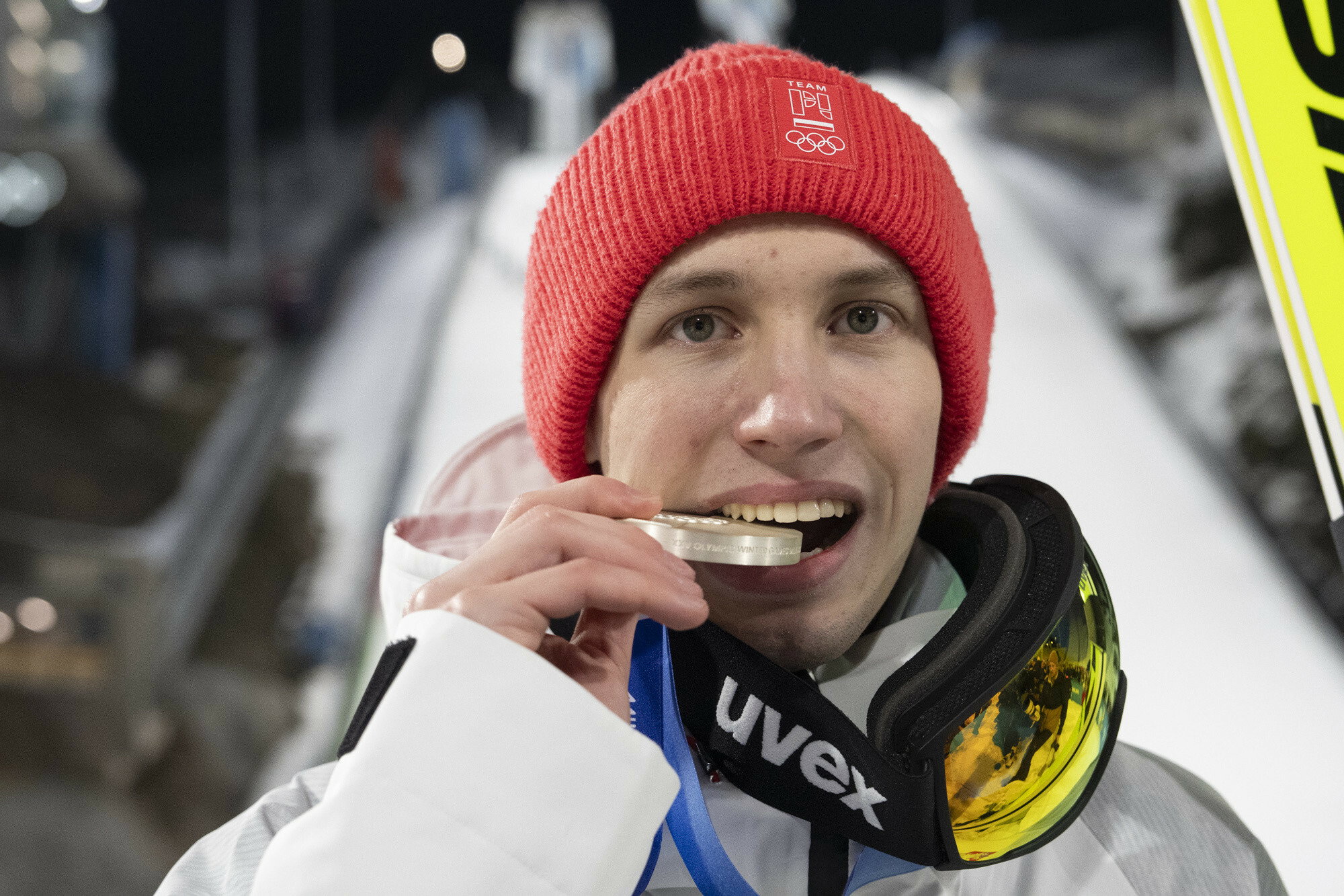 Medale olimpijskie rozpadają się w rękach! Fala oburzeni, a sytuacja dotyczy też Kacpra Tomasiaka