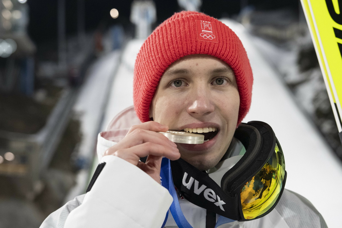 Medale olimpijskie rozpadają się w rękach! Fala oburzeni, a sytuacja dotyczy też Kacpra Tomasiaka