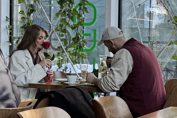 Maciej Pela i Edyta Folwarska przyłapani na randce. Gwiazda dostała różę