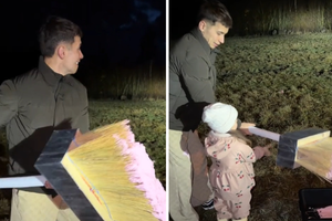 Friz z 3-letnią córką znów walczy z dzikami. Wcześniej z łopatą, teraz z różową farbą