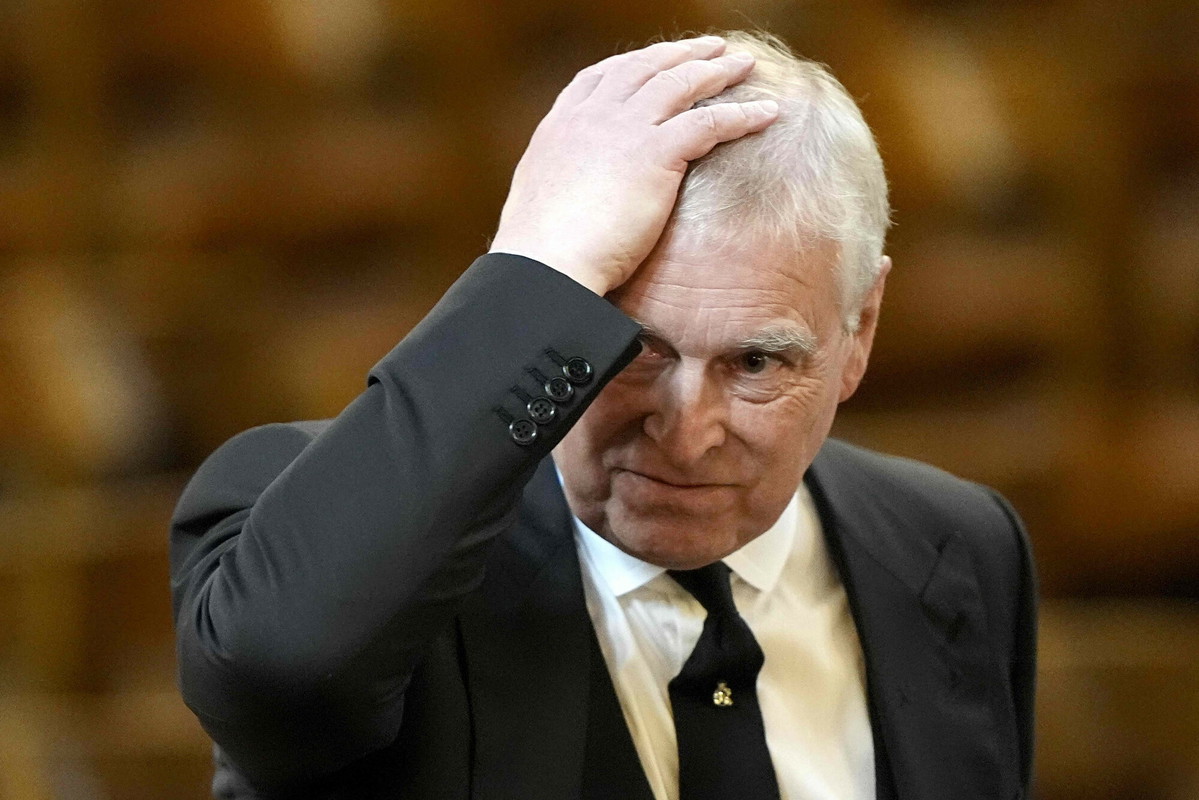 Książę Andrzej stracił dom i tytuły. Teraz dostanie wielką emerytruę