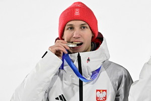 Tak wygląda brat Kacpra Tomasiaka. Już zachwycił Adama Małysza
