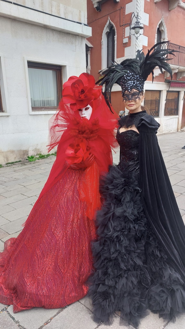 Dorota Goldpoint w karnawałowej stylizacji
