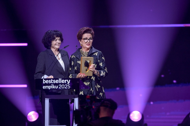 Katarzyna Grochola i Jolanta Kwaśniewska
