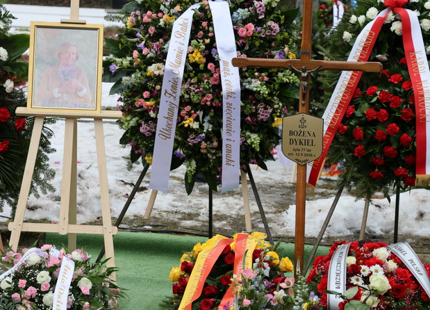 Tak wygląda grób Bożeny Dykiel fot. Wojciech Olkusnik/East News