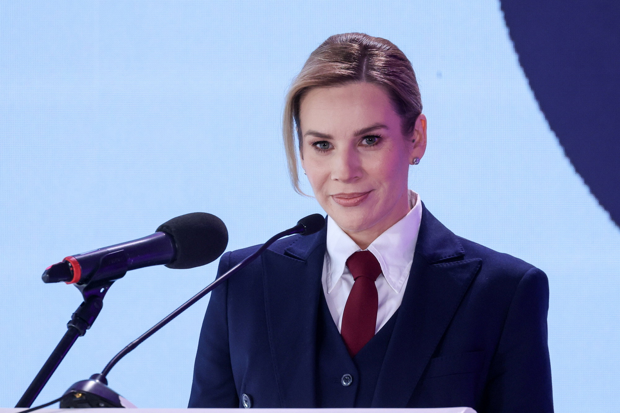 Marta Nawrocka przemówiła do kobiet podczas konferencji. Nie bez powodu wybrała garnitur i krawat
