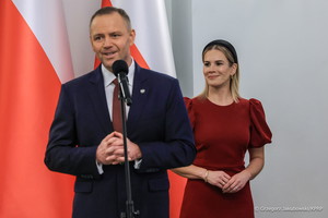Marta Nawrocka w eleganckiej odsłonie podczas uroczystości 8 marca