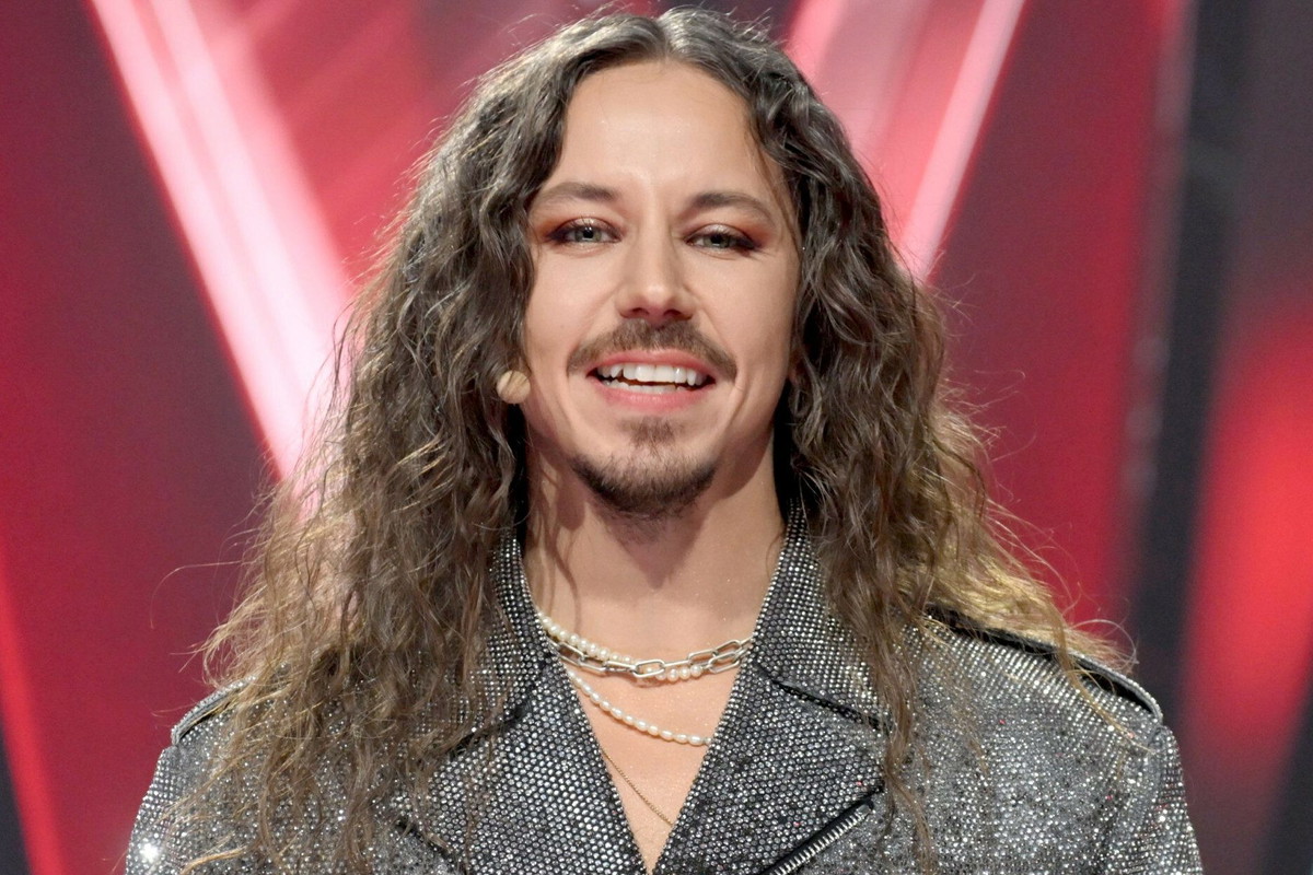 Tak mieszka Michał Szpak. Pokazał przestronny salon fot. VIPHOTO/East News