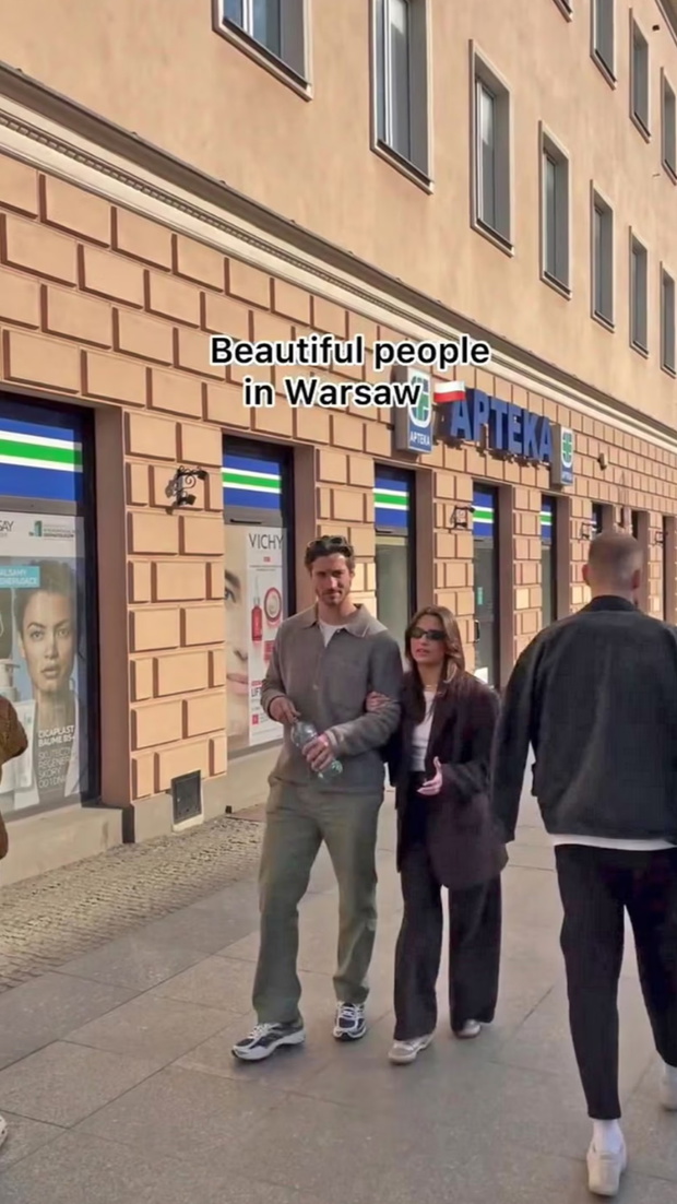 Julia Wieniawa i belgijski piłkarz spacerują pod rękę. To nowy rozdział w życiu aktorki?