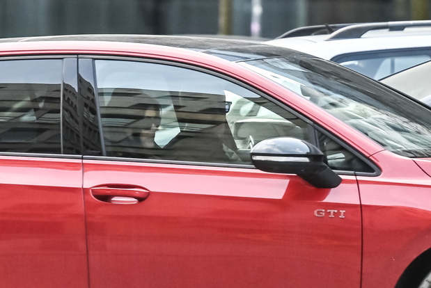 Romantyczne gesty Katarzyny Cichopek i Macieja Kurzajewskiego na spacerze. Wszystko uchwycili paparazzi