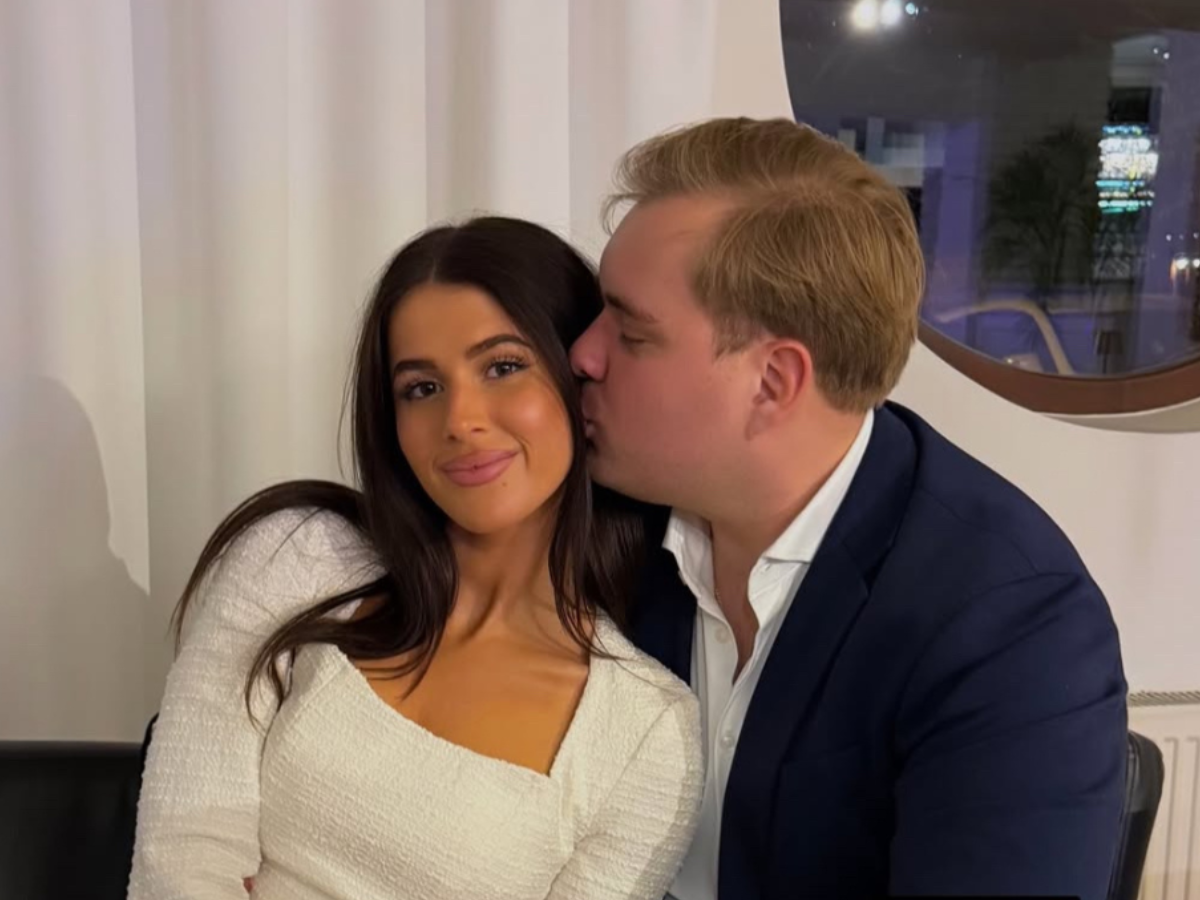 Roxie Węgiel pozuje z Kevinem w białej sukni. Mają powód do świętowania