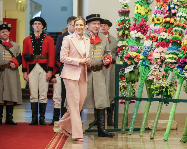 Marta Nawrocka cała na różowo