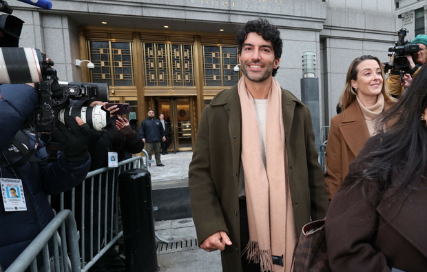 Justin Baldoni opuszcza sąd z żoną po wygranej z Blake Lively