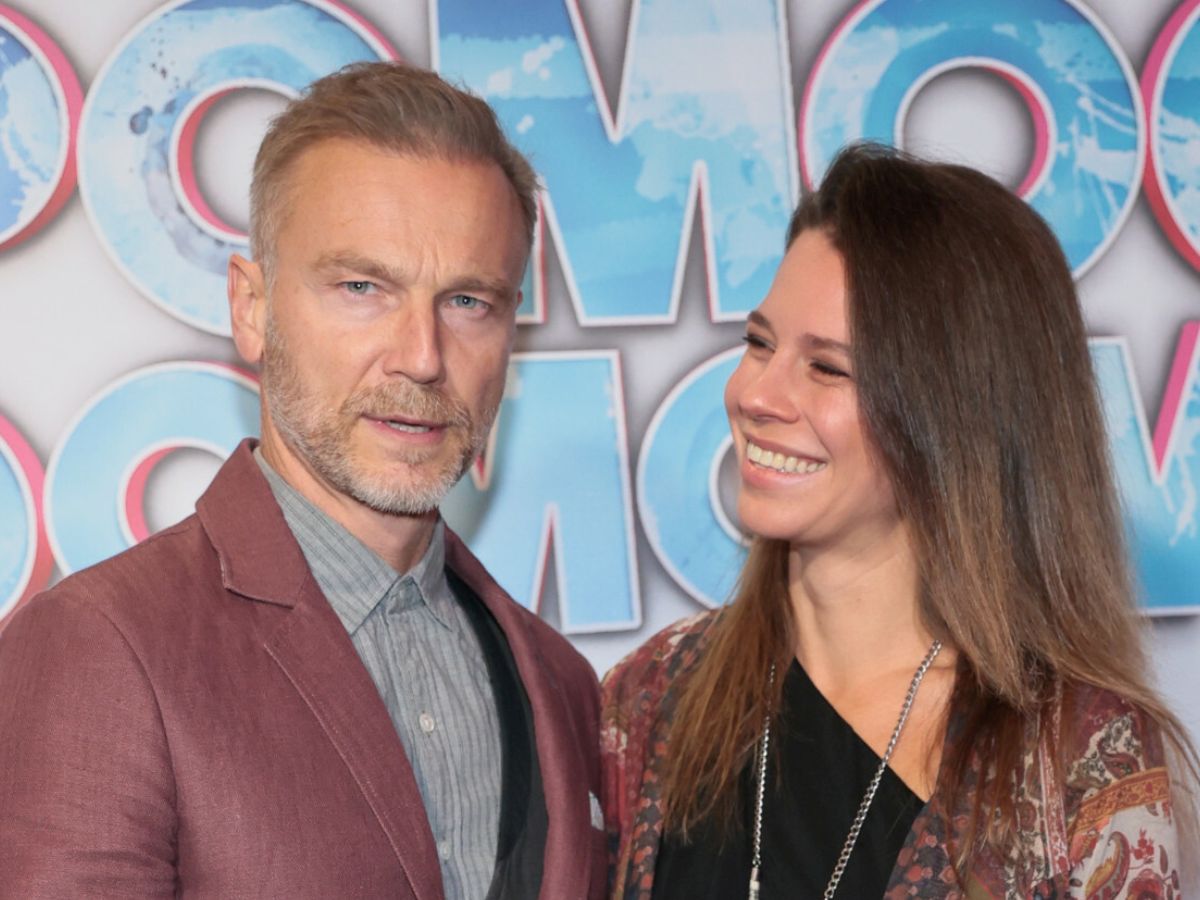 Krystian Wieczorek z żoną na premierze