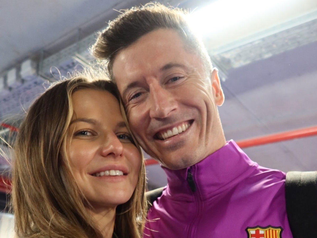 Tak wygląda Wielkanoc u Lewandowskich. Anna i Robert wylegują się z córkami w ogrodzie