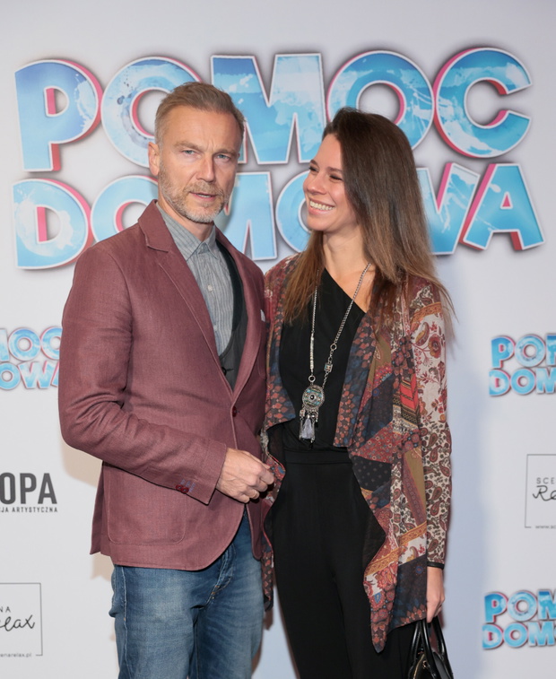 Krystian Wieczorek z żoną na premierze