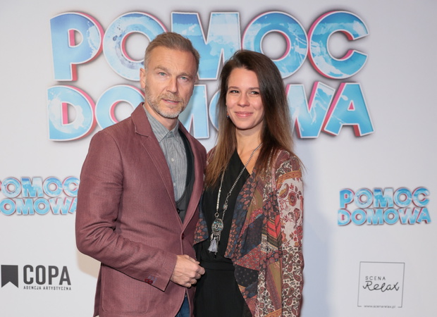 Krystian Wieczorek z żoną na premierze