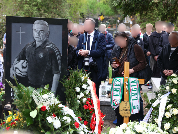 Czarno-biały portret na grobie Jacka Magiery