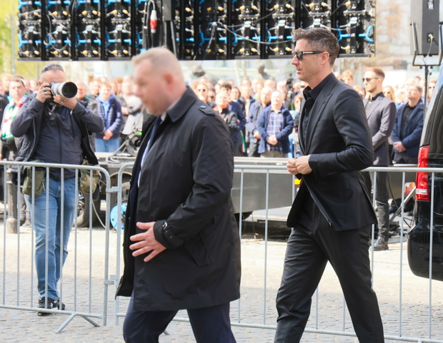 Robert Lewandowski na pogrzebie Jacka Magiery. Rano wylądował w Warszawie