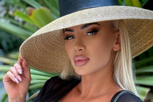 Sukienka "Modern Halter" to najbardziej zmysłowy fason lata. Izabela Macudzińka już ją nosi