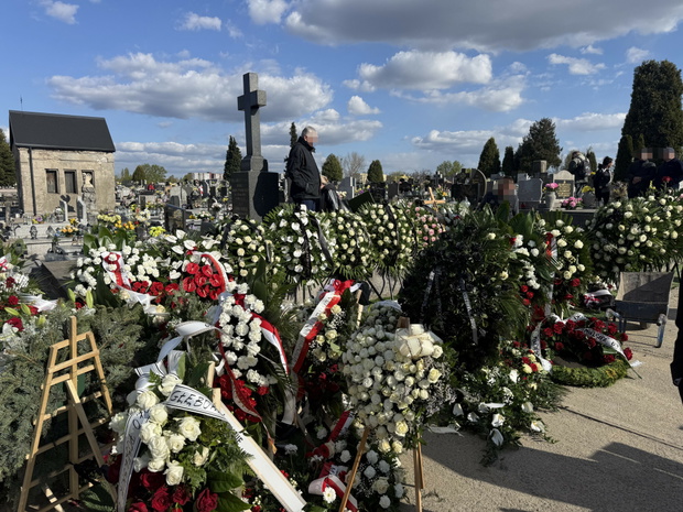 Poruszający widok na grobie Łukasza Litewki.