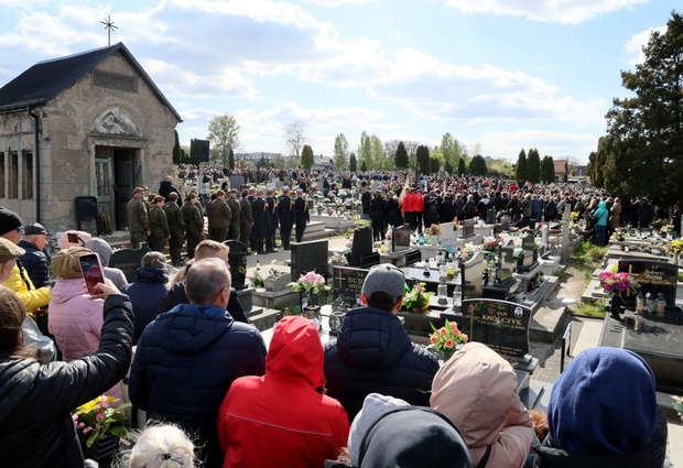 Poruszający widok na grobie Łukasza Litewki.