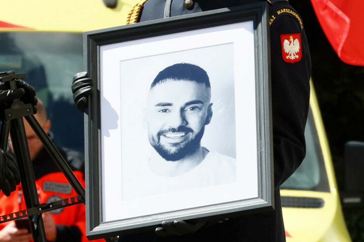 Dziś pogrzeb Łukasza Litewki. Miejsce wypadku tonie w zniczach