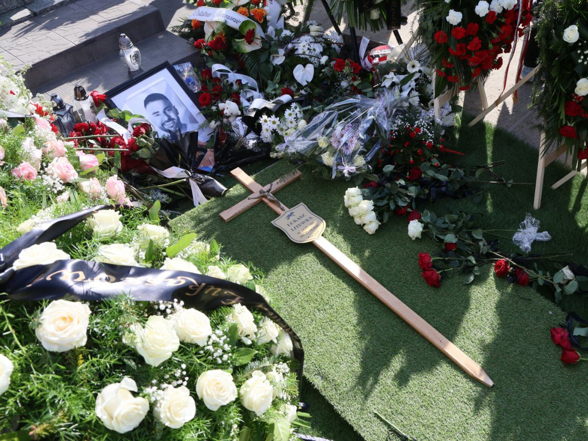 Poruszający widok na grobie Łukasza Litewki.