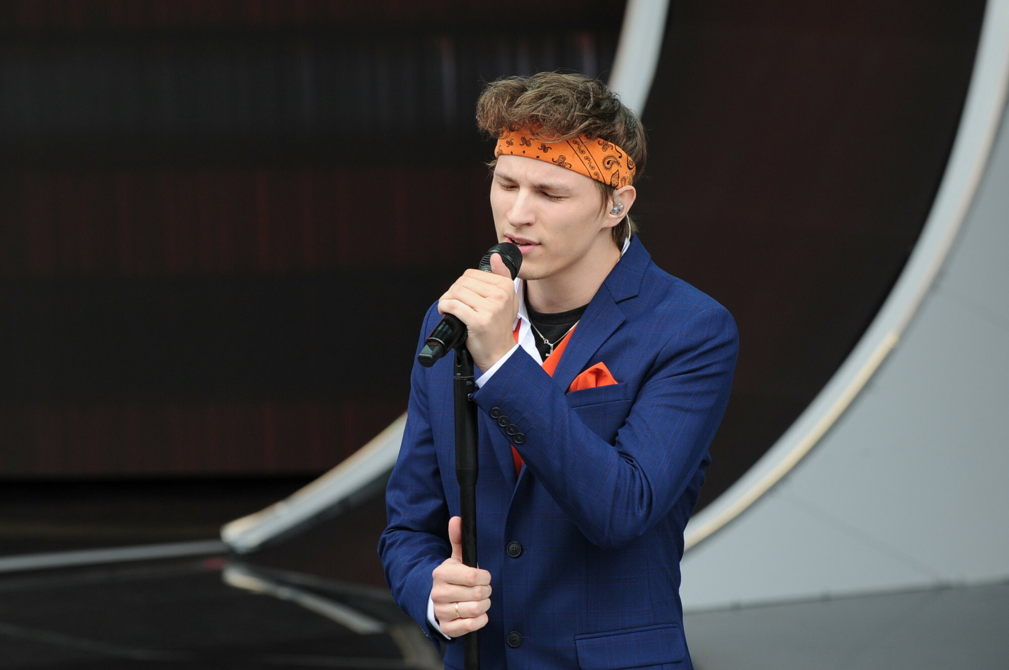 Adam Stachowiak niedawno przyjął chrzest i mówił o nowym początku. Dziś rozważa odejście z Kościoła fot. Natalia Mludzik/TVP/East News