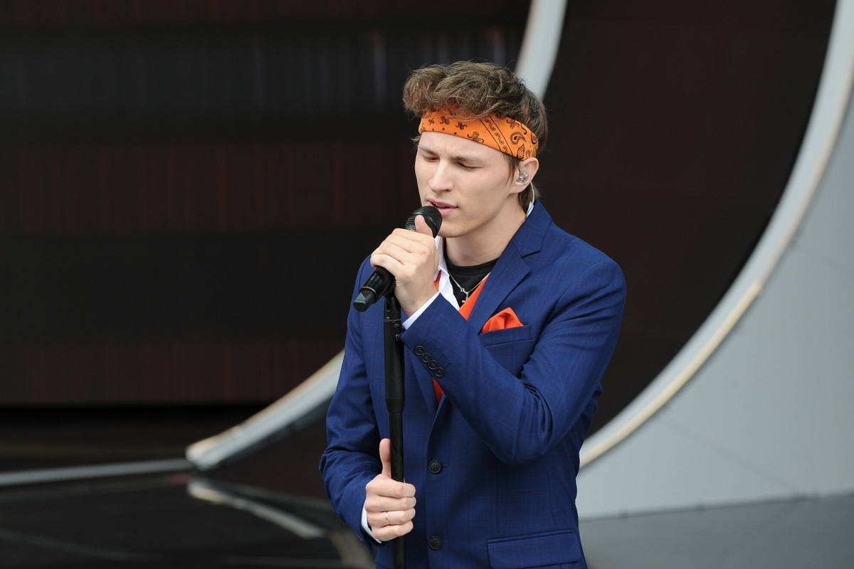 Adam Stachowiak niedawno przyjął chrzest i mówił o nowym początku. Dziś rozważa odejście z Kościoła fot. Natalia Mludzik/TVP/East News