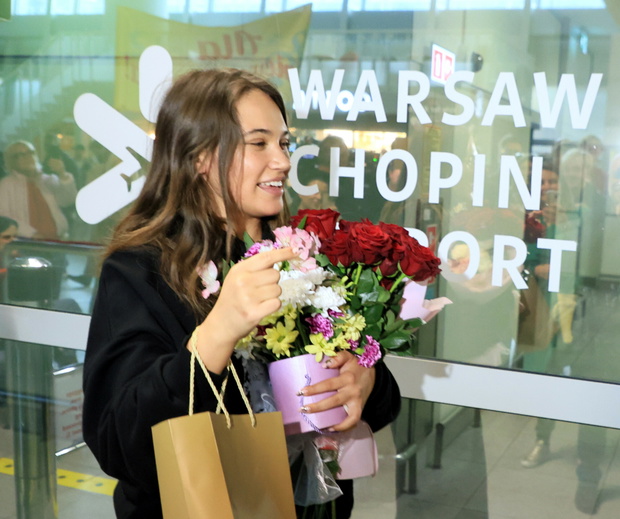 Powitanie Alicji Szemplinskiej na lotnisku Chopina