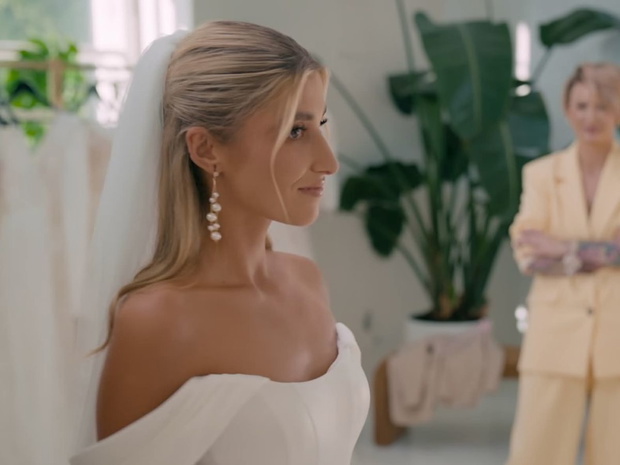 „Love is blind: Polska”: Scena w salonie sukien ślubnych zszokowała widzów. Julia zareagowała