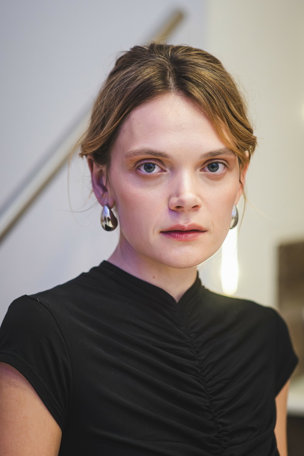 Sandra Drzymalska jako Izabela Łęcka w serialu "Lalka" Netflixa